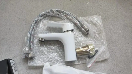 Смеситель для раковины Ammore однорычажный белый D-Lin (арт. A1003-C)