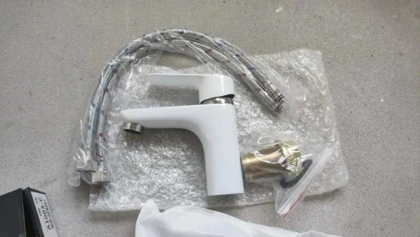 Смеситель для раковины Ammore однорычажный белый D-Lin (арт. A1003-C)