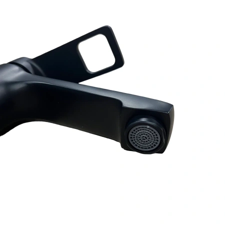 Смеситель для раковины D-Lin однорычажный нержавейка черный D-Lin (арт. D110364-A)