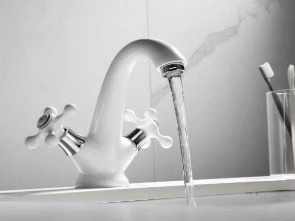 Смеситель для раковины двухвентильный Ammore белый Ammore (арт. A1081-C)